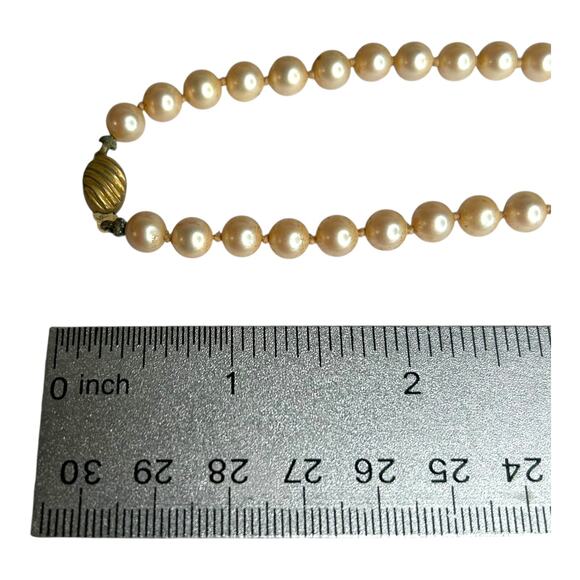 Vintage Marvella Cream Tone Single Strand Faux Pearls Unique Box Clasp - Picture 4 of 7